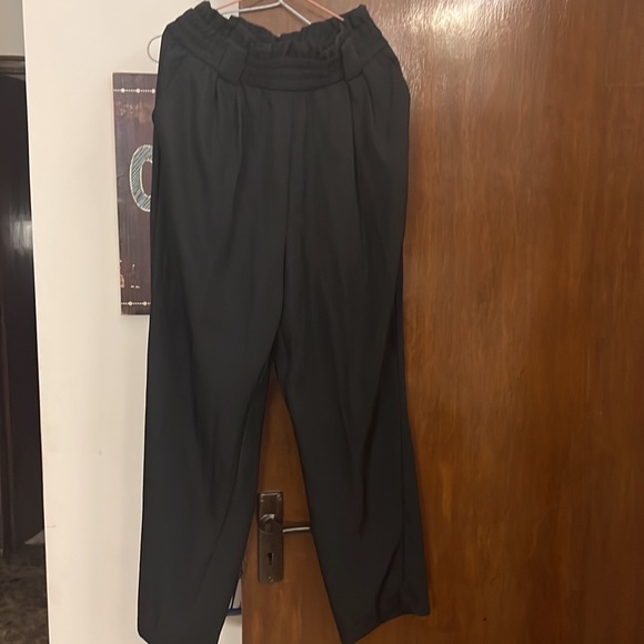 Zara woman.Size M.Waist 28.Relaxed beautiful trouser with great fall.adjustable - Picture 3 of 6